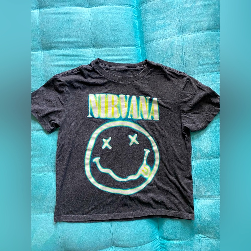 GAP Nirvana Tshirt. 60% cotton/40% poly blend. No pet/smoking home.